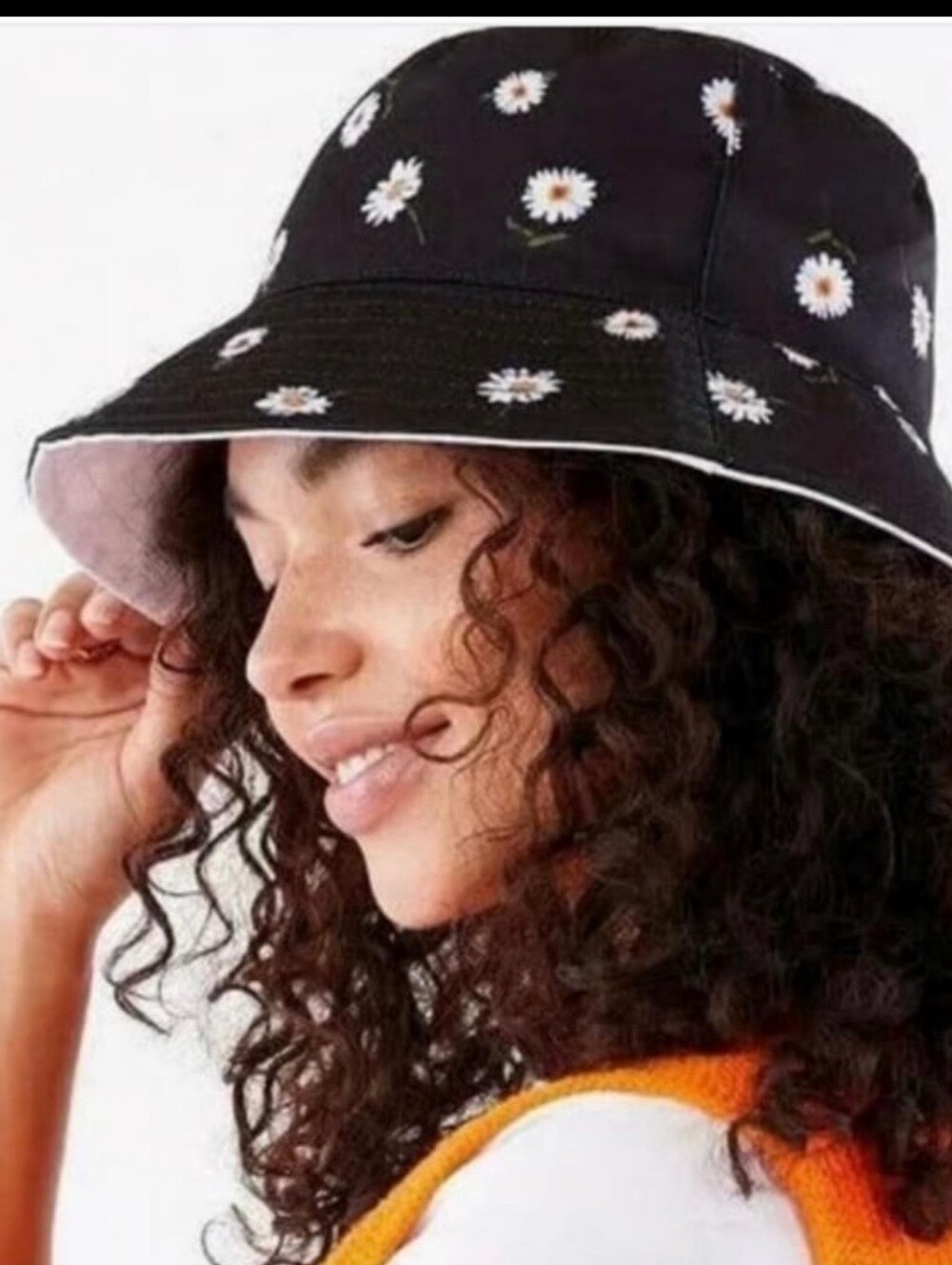 Alice + Olivia Black Daisy Print Reversible Bucket Hat with White Daisies